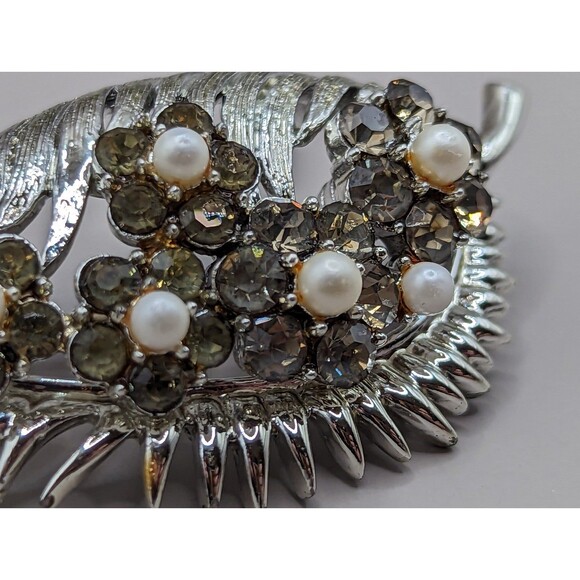 Vintage Coro Leaf Brooch - Picture 3 of 6
